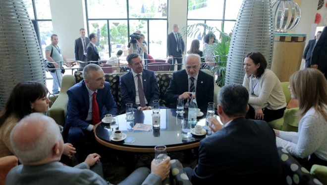 Veseli takoi homologë nga vende të ndryshme të rajonit