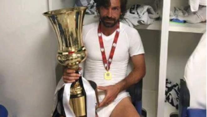 Pirlo me të brendshme, hit i rrjeteve sociale