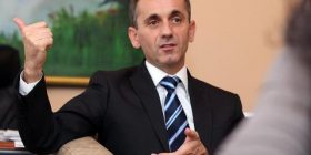 Ademi: Ministrat shqiptar të qeverisë nuk dorëhiqen