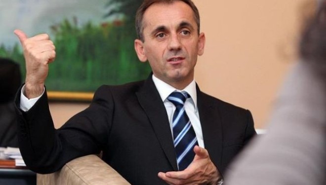 Ademi: Ministrat shqiptar të qeverisë nuk dorëhiqen