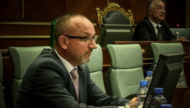Kosovarët pa sigurime shëndetësore as vitin tjetër, ministri Rrahmani vetdemantohet