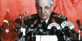 Vdes gjenerali turk me prejardhje shqiptare – Kenan Evren