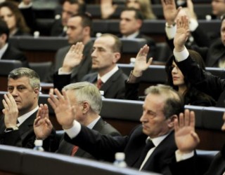 Themelimi i Speciales në rrezik, 7-10 deputetë të PDK-së do të votojnë kundër
