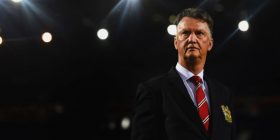 Van Gaal nuk largohet nga Manchester United