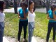 Mamaja turpëron publikisht vajzën për fotot në FB (Video)