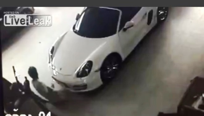 Nuk do e besoni me kë po bën seks ky tipi…(Video)
