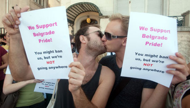 Homoseksualët serb porosi Vuçiç-it: Përqafoje Ramën nga gay serb sepse është ‘hot’