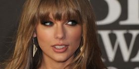 Kaos në aeroport , arsyeja Taylor Swift