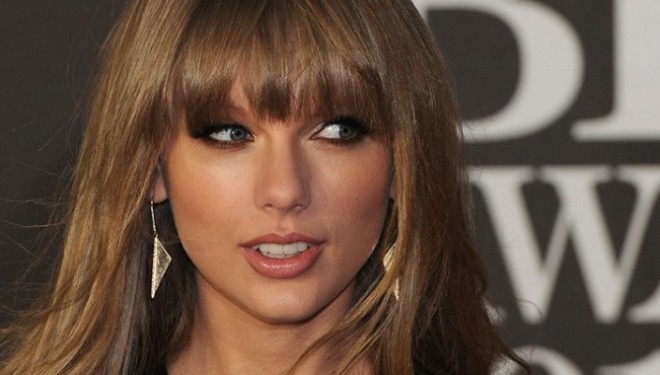 Kaos në aeroport , arsyeja Taylor Swift