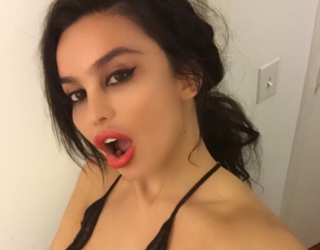 A janë këto fotot më seksi të Vildane Zenelit (FOTO+16) A janë këto fotot më seksi të Vildane Zenelit (FOTO+16)