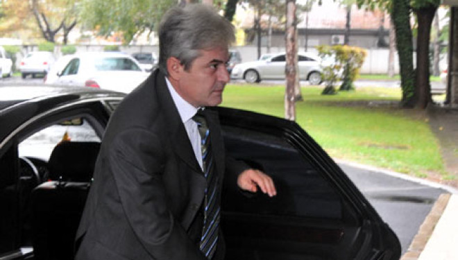 Ali Ahmeti dhe Menduh Thaçi kanë shtuar sigurimin personal nga frika e kërcënimeve?!