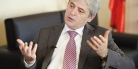 Ali Ahmeti: Muhamet Krasniqi me tha “po digjemi të gjallë” (Video)