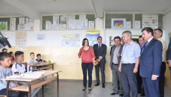 Arsim Bajrami premton tekste shkollore në Luginën e Preshevës