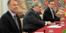 Ambasadorët i tërheqin vërejtjen Gruevskit