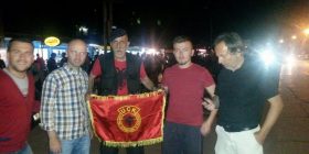 Qindra qytetarë po presin arritjen e trupave të vrarë në Kumanovë në Han të Elezit (Foto)