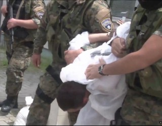 Familjarët e të vrarëve në Kumanovë: Na ktheni trupat në Kosovë!