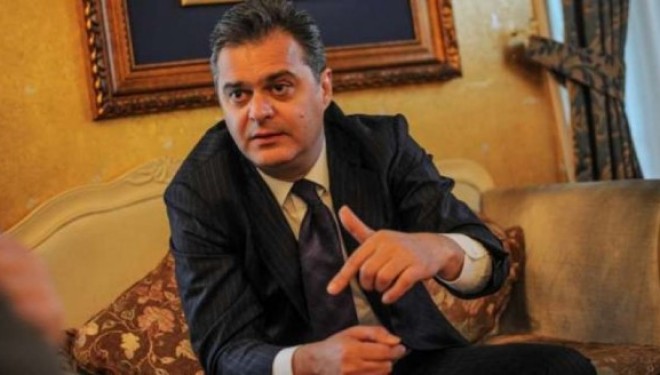 Ben Blushi sulmon sërish Rilindjen: Hasanizimi i Shqipërisë