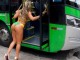 Miss Bum Bum del në rrugë e zhveshur, trafiku në kaos në Brazil