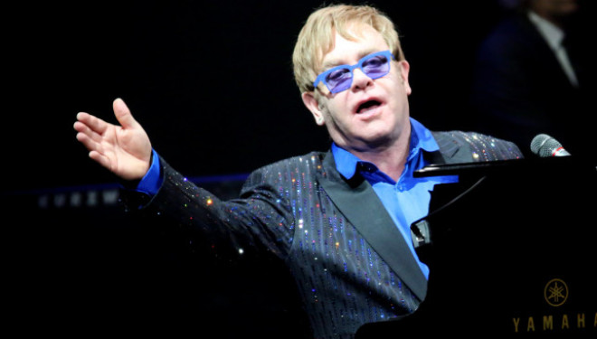 Elton John i kërkon SHBA-së të vazhdojë luftën…