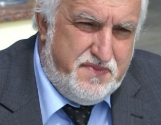 Ahmeti e Thaçi, udhëtarë të zënë pengë në trenin e çmendur të Gruevskit