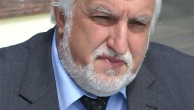 Ahmeti e Thaçi, udhëtarë të zënë pengë në trenin e çmendur të Gruevskit