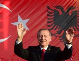 Pse i gëzon shqiptarët rezultati i zgjedhjeve në Turqi?