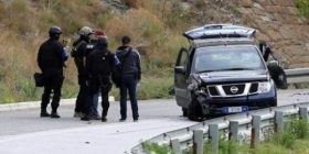 Sulmohen me armë veturat e EULEX-it në Leposaviq