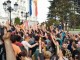 Policët ia kthejnë shpinën Gruevskit, hapin dyert për protestuesit