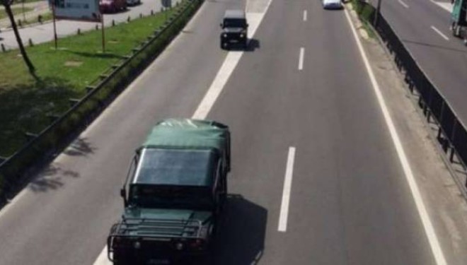 Xhandarmëria serbe duke u shkuar drejt kufirit me Maqedoninë (FOTO)