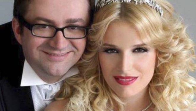 Blerina dhe Mendimi festojnë 8 vjetorin e martesës (Foto)