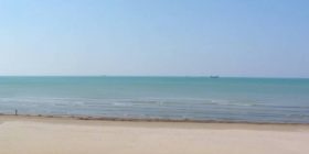 Në Durrës nis dezinsektimi i plazhit pas 25 vitesh
