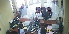 Grabitet me armë një bankë në Shqipëri