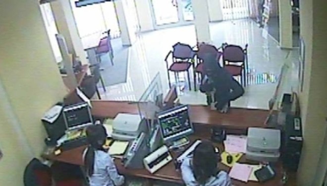 Grabitet me armë një bankë në Shqipëri