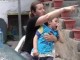 Flet bashkëshortja e berberit të arrestuar (Video)
