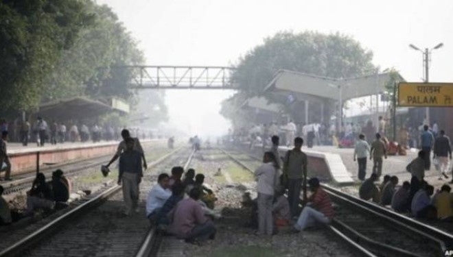 Treni godet traktorin, 9 të vdekur dhe 18 të lënduar