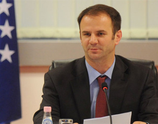 Opozita kërkon shkarkimin e Kuçit, Mustafa e vlerëson të pa drejtë
