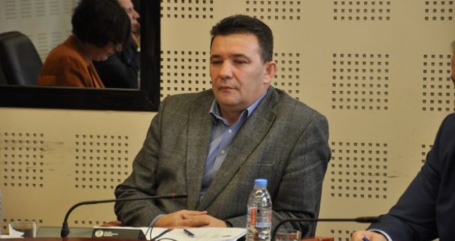 Shala: Mustafa para komisionit hetimor, Selimi fyu nënat e Kosovës (Video)