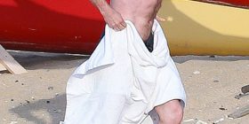 Hugh Jackman tregon trupin në formë