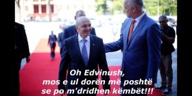 Masturbimi i kryeministrit të Kosovës (Foto)