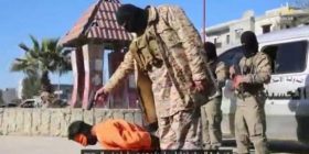 Tmerri i radhës i ISIS: Ekzekuton dy persona me plumba pas koke (Foto)