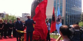 Edi Rama e Shpend Ahmeti zbuluan shtatoren e Ismail Qemalit