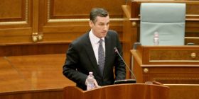 Veseli thotë se nuk i është drejtuar deputetes Haxhiu me “Ma hangsh…” (Live Stream)