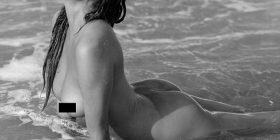 Chrissy Teigen pozon nudo