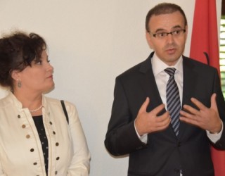Ambasadori Naim Malaj gjithmonë në shërbim të Kosovës (Foto)