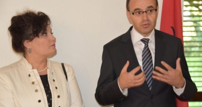 Ambasadori Naim Malaj gjithmonë në shërbim të Kosovës (Foto)