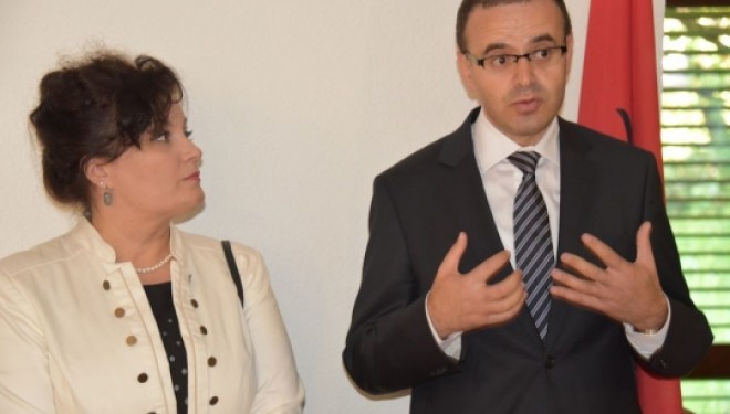 Ambasadori Naim Malaj gjithmonë në shërbim të Kosovës (Foto)