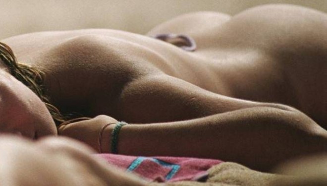 15-veçarja harron Facebook-un hapur, adoleshentët i marrin fotot nudo: Duam lekë të festojmë vitin e ri (Foto)