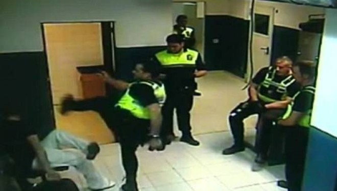 Kqyreni qysh polici e godet karate shoferin e dehun!