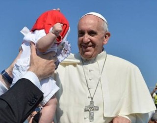 Papa urdhëron priftërinjtë që të falin gratë që kanë abortuar