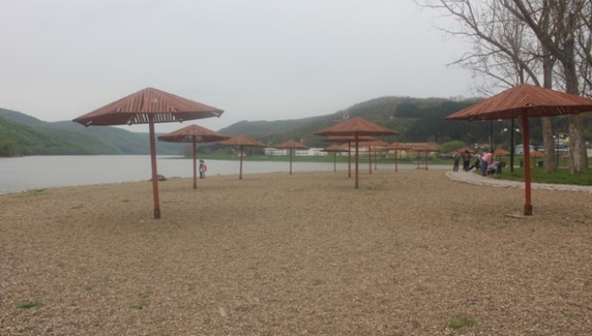 Paratë e BE-së përfunduan në plazhe ilegale të Batllavës
